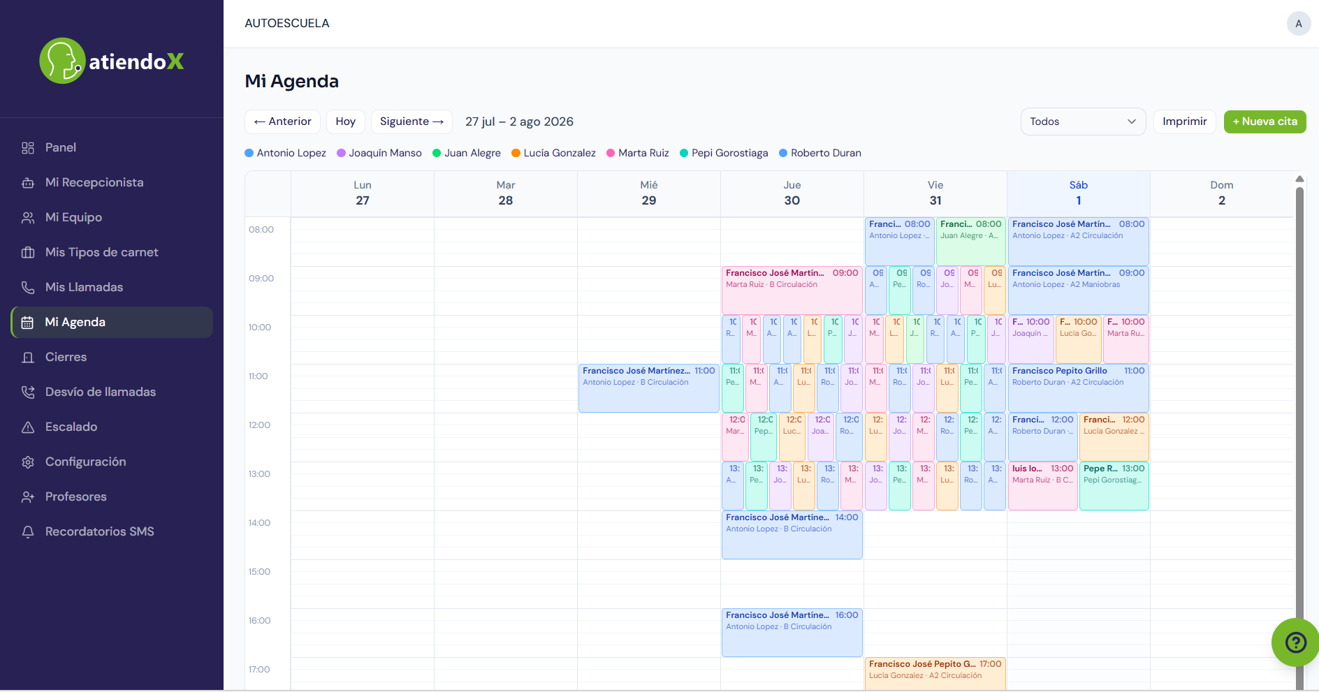 Vista semanal de la agenda con las clases de varios profesores